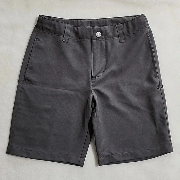 Boys Under Armour Golf Shorts, Gray, Size 5, Pre-Owned - Picture 1 of 8